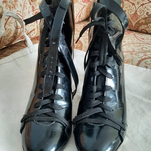 RACHEL COMEY BLACK PATENT LEATHER LACE-UP BOOTS - Picture 1 of 9
